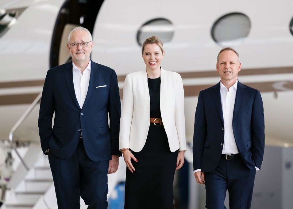 Öffnet großes Bild mit Marc Ambrosius, Managing Director Svenja Wortmann, Managing Director Stuart Burrows, Accountable Manager